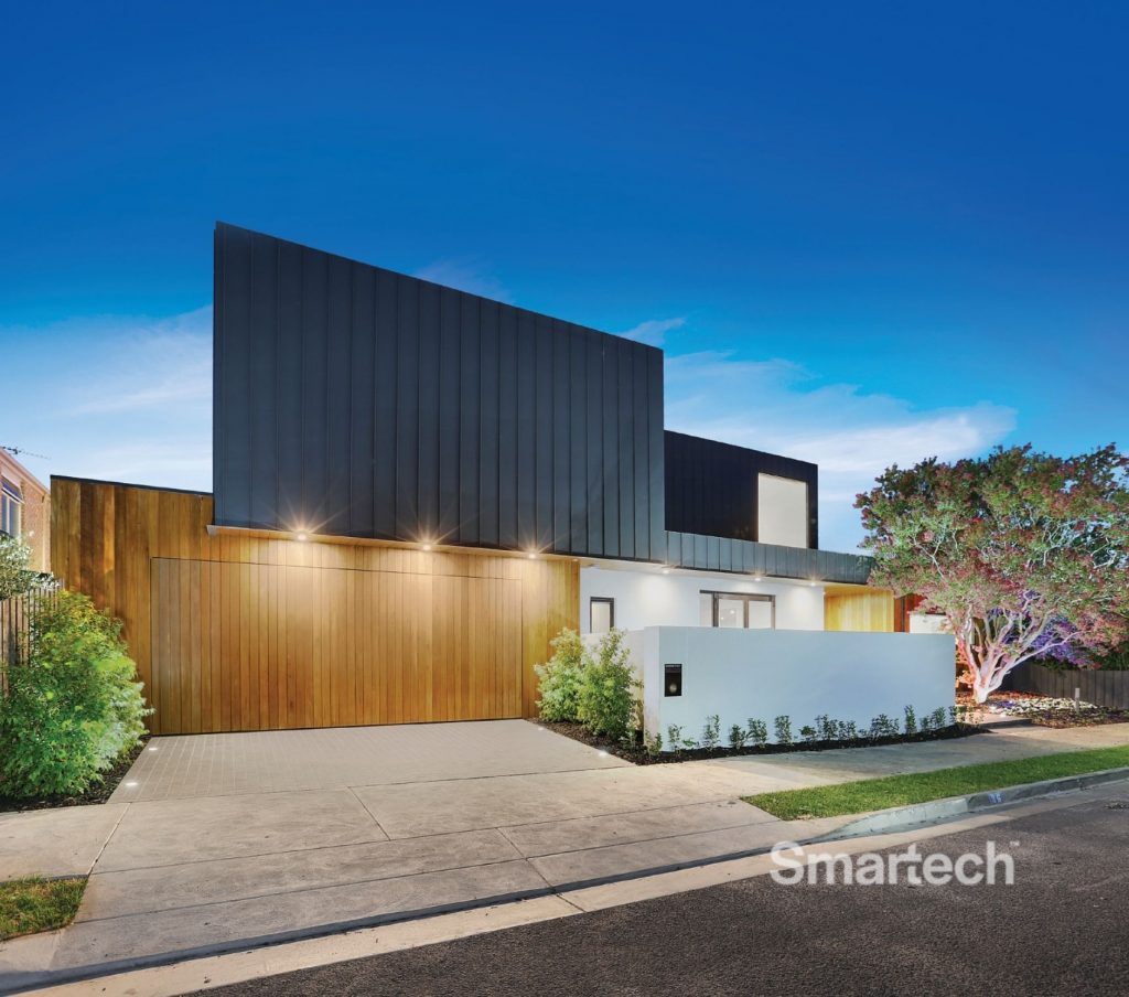 Smartech facade garage door SH Newtown