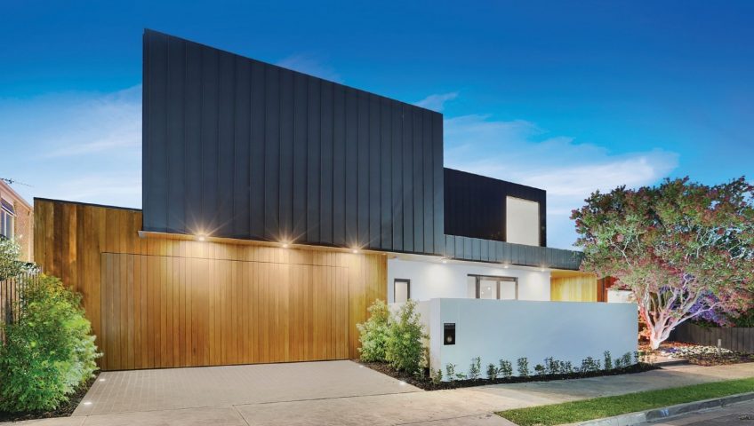 Smartech facade garage door SH Newtown