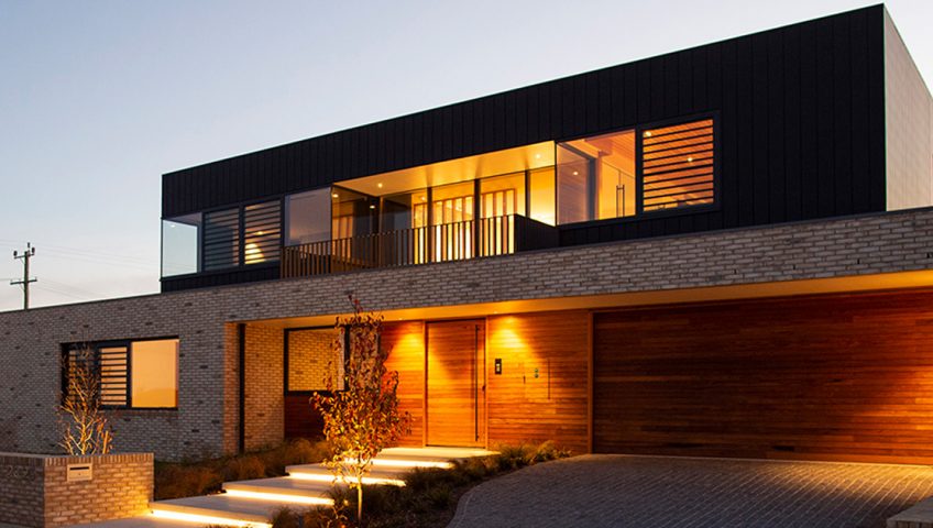 award-winning-home-torquay-facade-garage-door